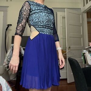 THREE FLOOR mini 3/4 sleeved lace dress size 6 but fits like a 2-4